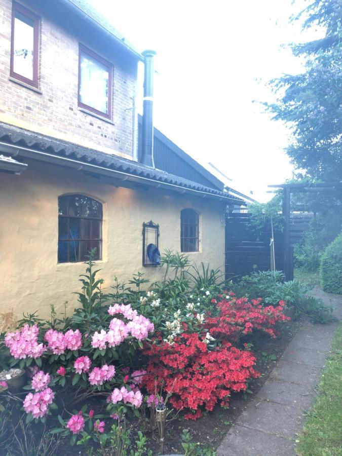 Retro Bolig - Fyldt Med Hygge! Ingen Luksus Apartment Kolind Exterior photo