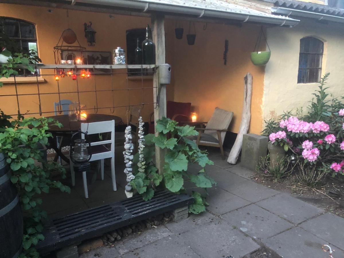Retro Bolig - Fyldt Med Hygge! Ingen Luksus Apartment Kolind Exterior photo
